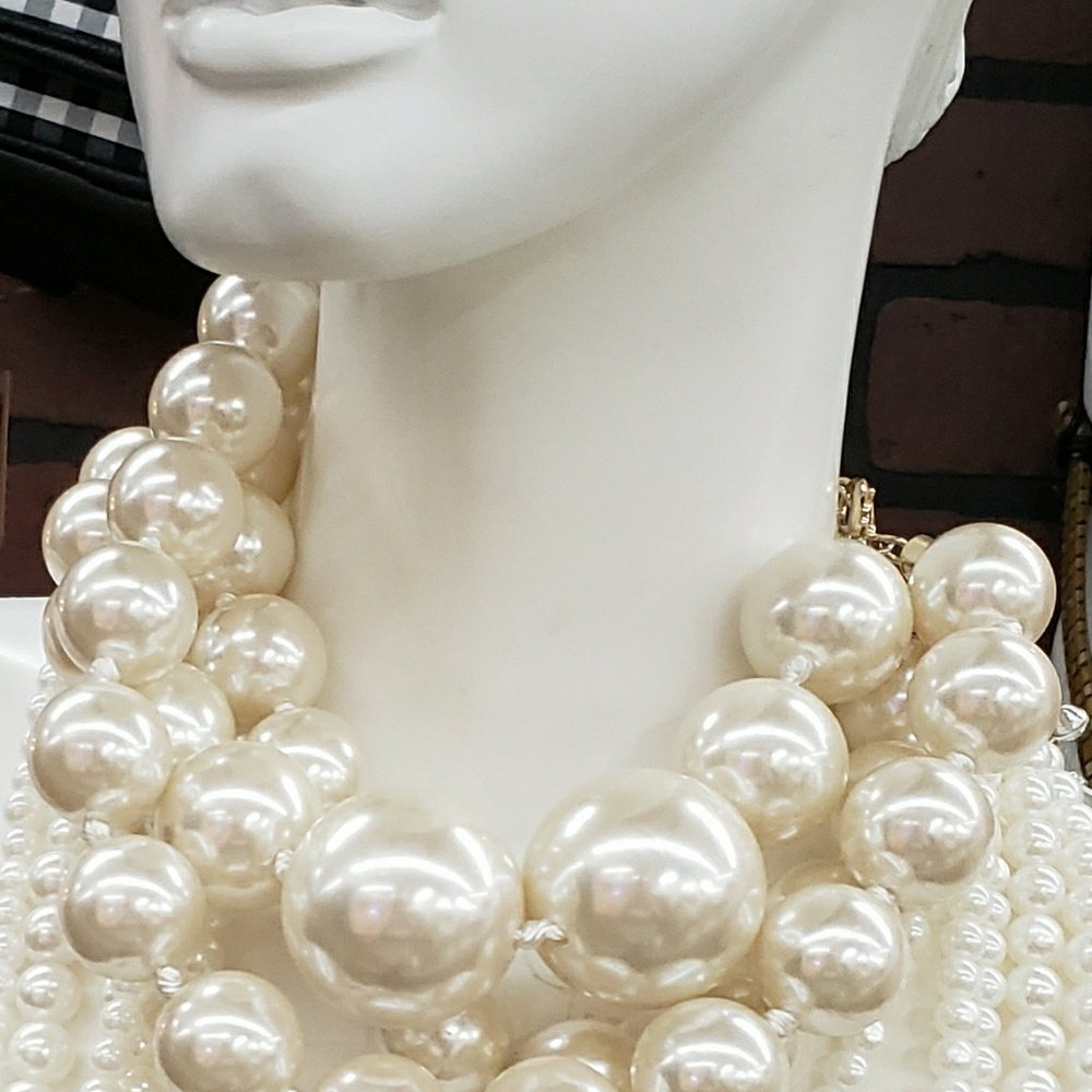 Vintage 3 Strand Faux Pearl Necklace NWT - Picture 2 of 4